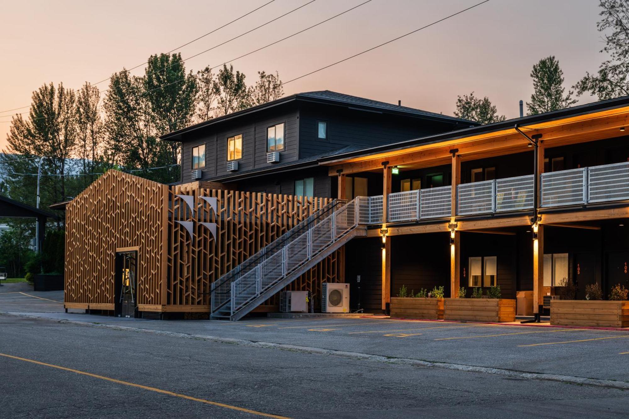 Vrge Revelstoke Hotel Luaran gambar