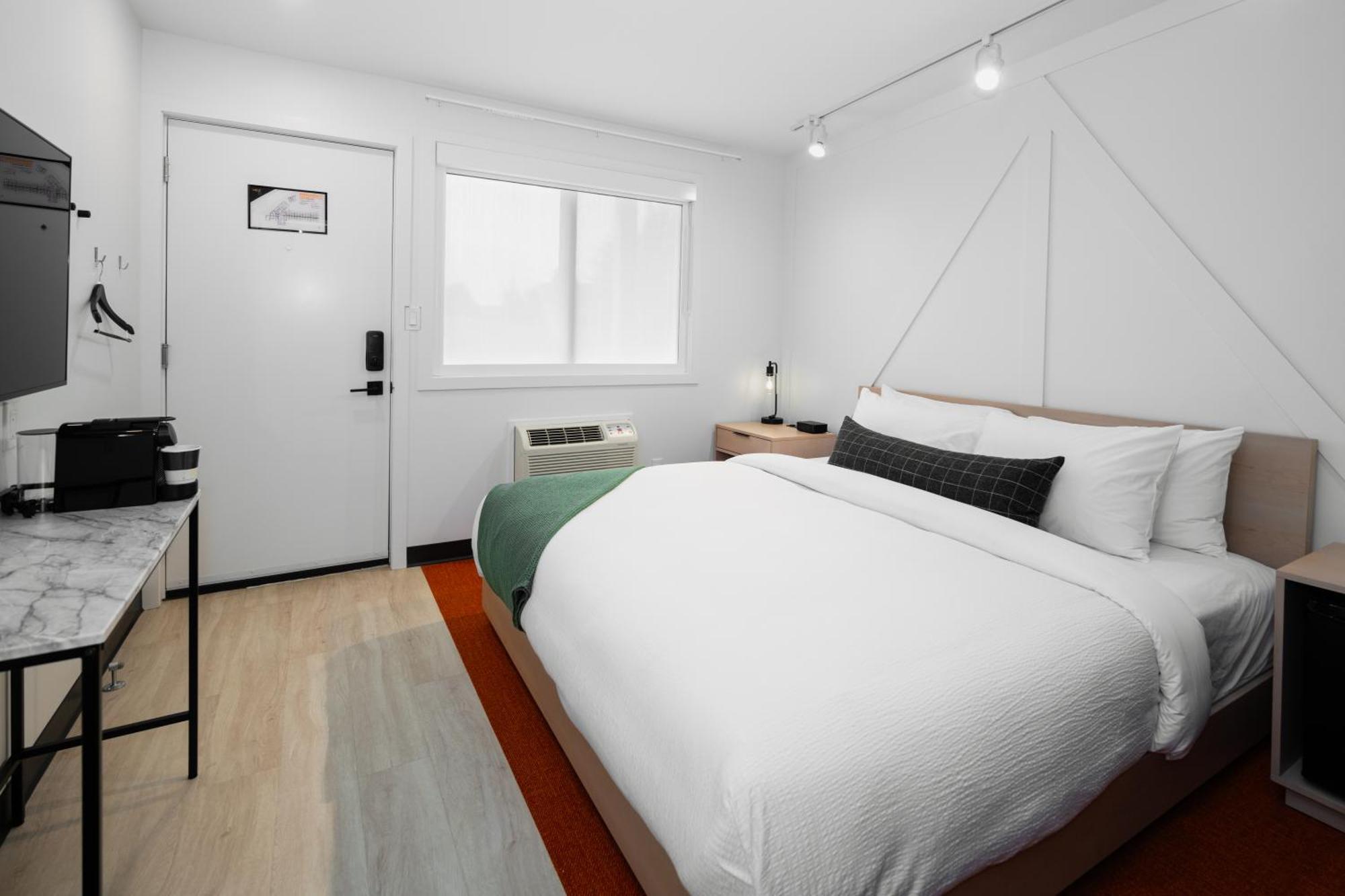 Vrge Revelstoke Hotel Luaran gambar