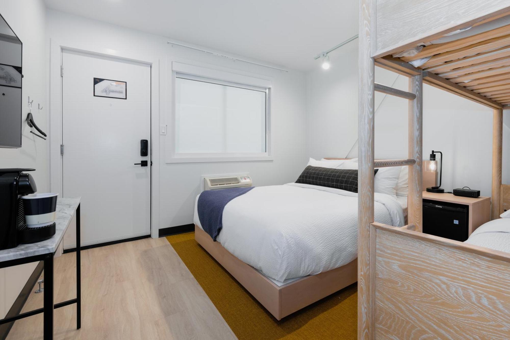 Vrge Revelstoke Hotel Luaran gambar
