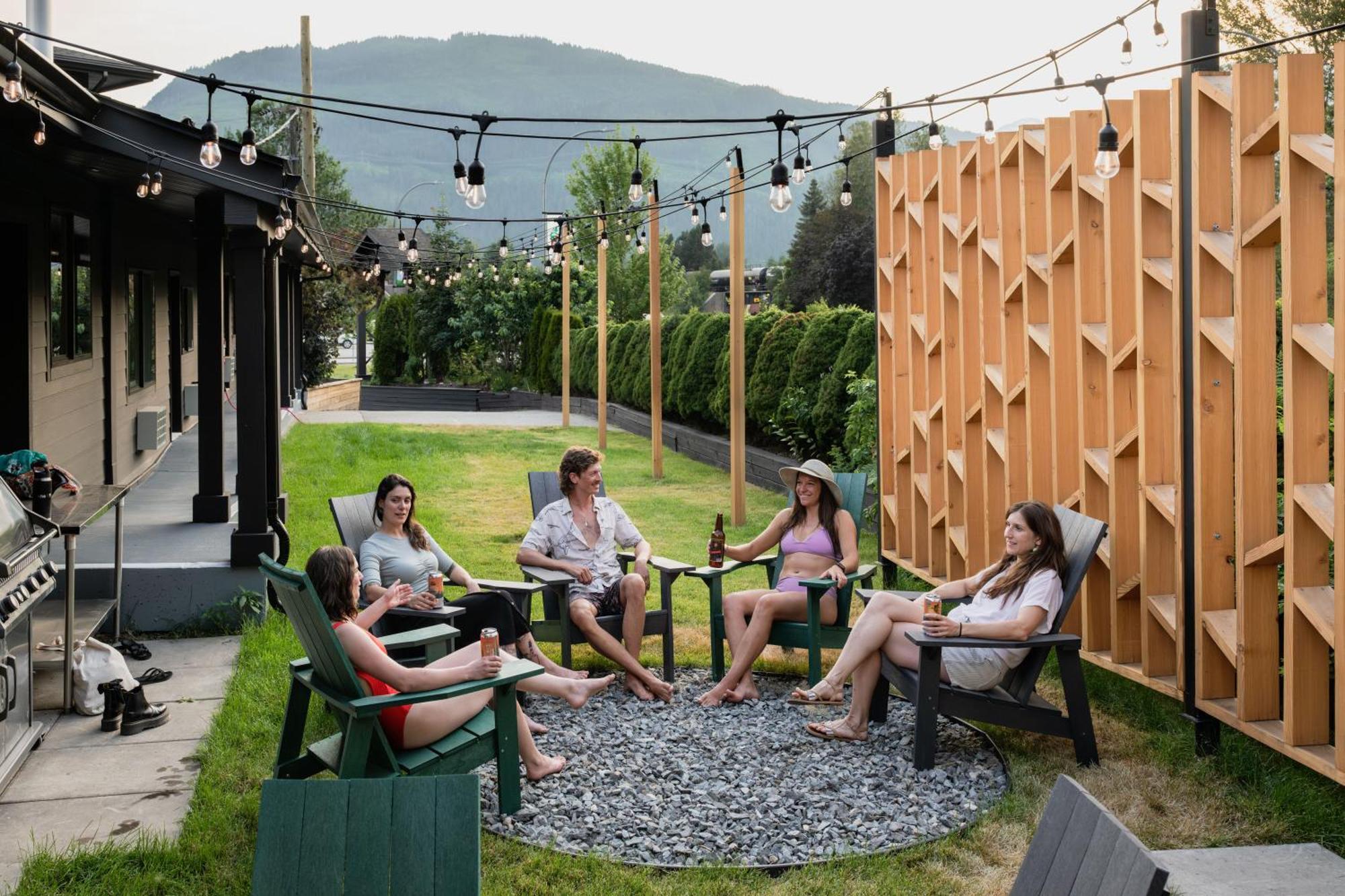 Vrge Revelstoke Hotel Luaran gambar